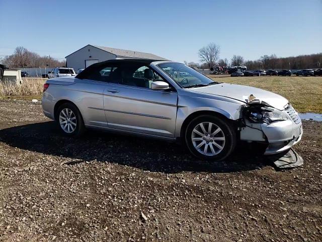 2012 Chrysler 200 - Image 10