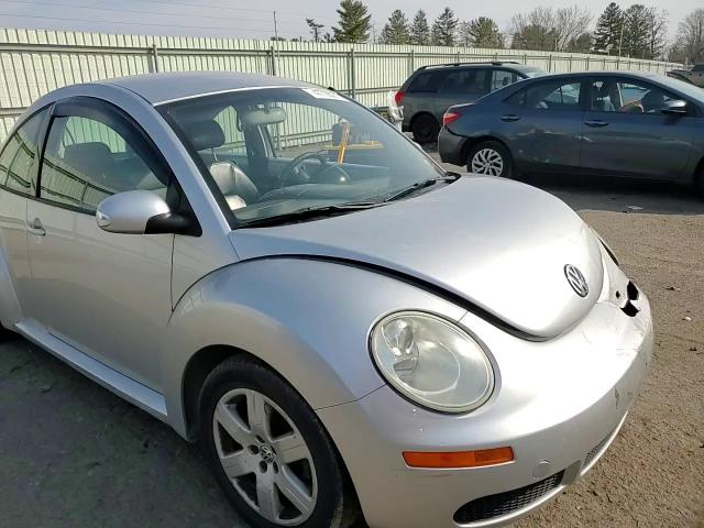 2007 Volkswagen Beetle - Image 11