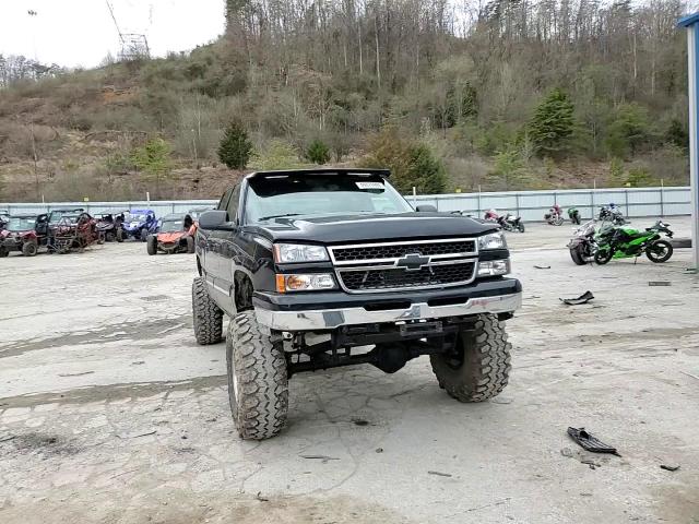 2006 Chevrolet Silverado - Image 10