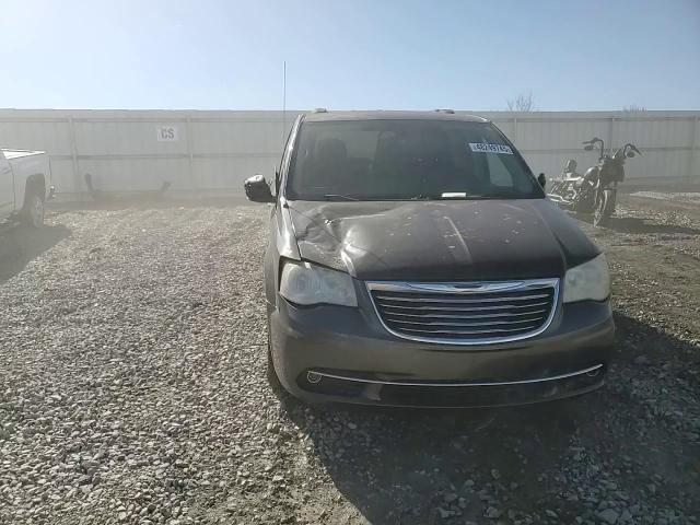 2011 Chrysler Town & Country - Image 12