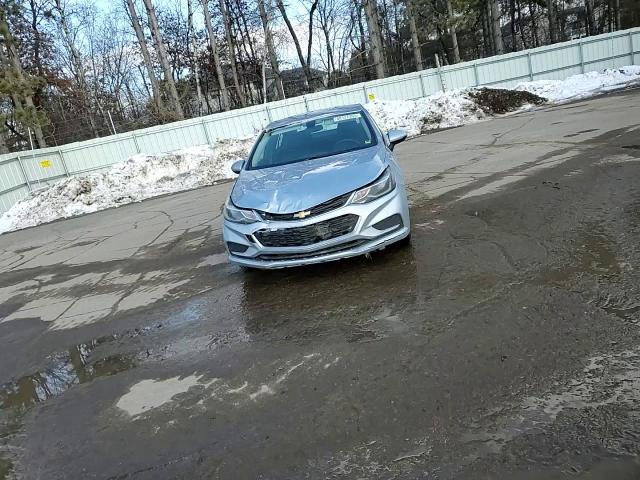 2017 Chevrolet Cruze - Image 11