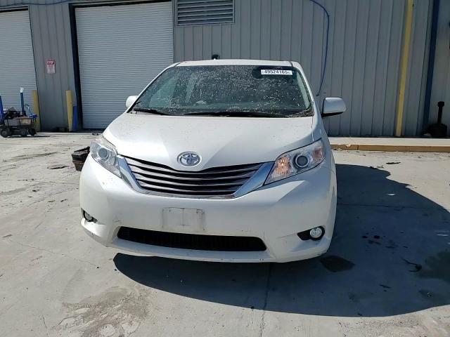 2017 Toyota Sienna - Image 11