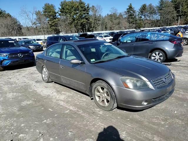 2005 Nissan Altima - Image 10
