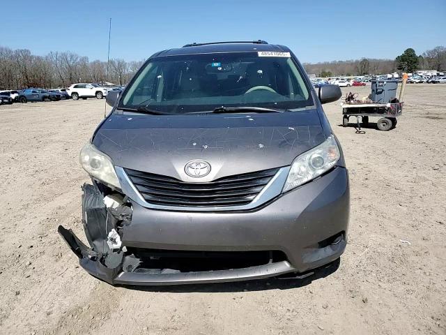 2014 Toyota Sienna - Image 12