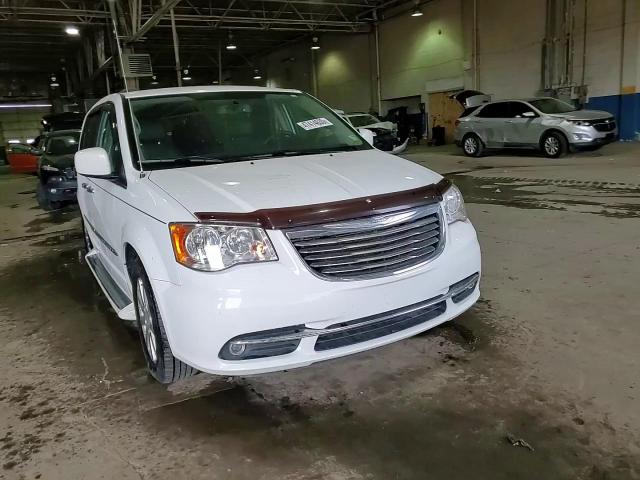 2016 Chrysler Town & Country - Image 15