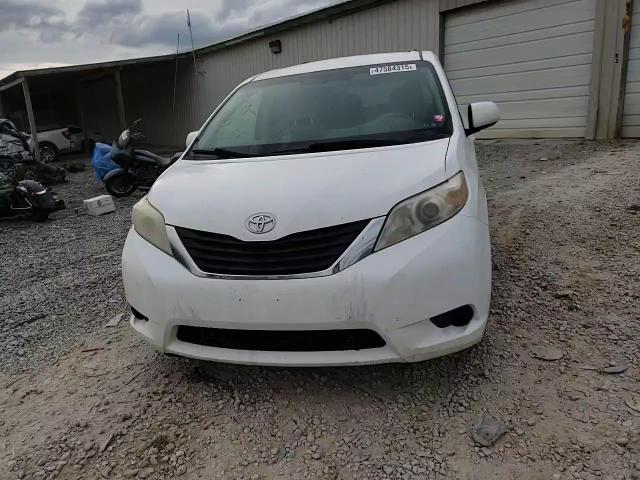 2013 Toyota Sienna - Image 14