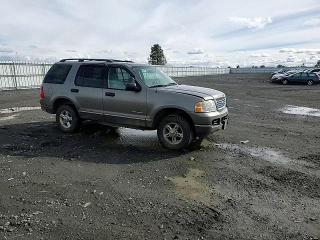 2004 Ford Explorer - Image 11
