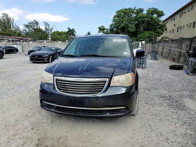 2014 Chrysler Town & Country - Image 11