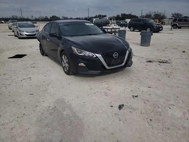 2019 Nissan Altima - Image 10