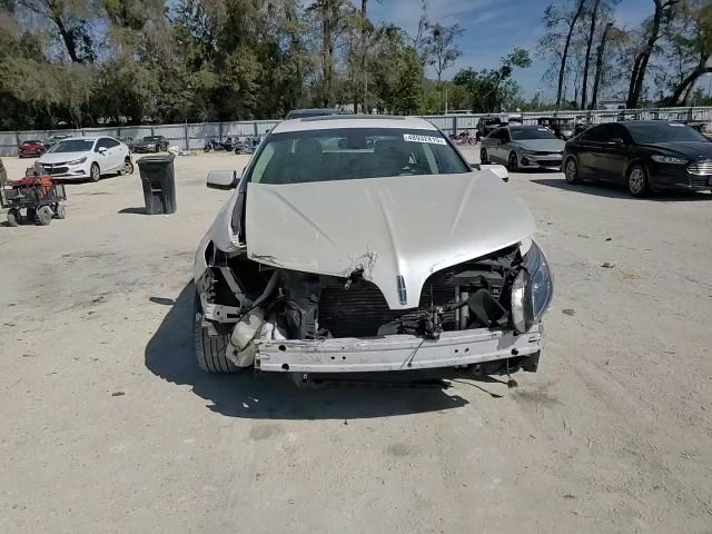 2014 Lincoln MKS - Image 10