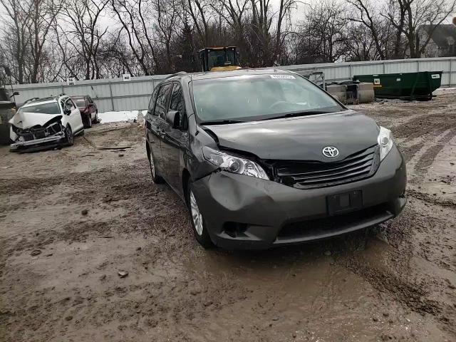 2013 Toyota Sienna - Image 14