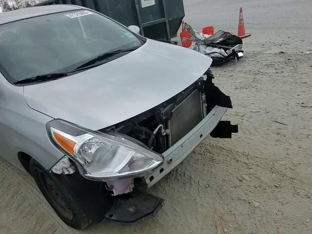 2019 Nissan Versa - Image 11