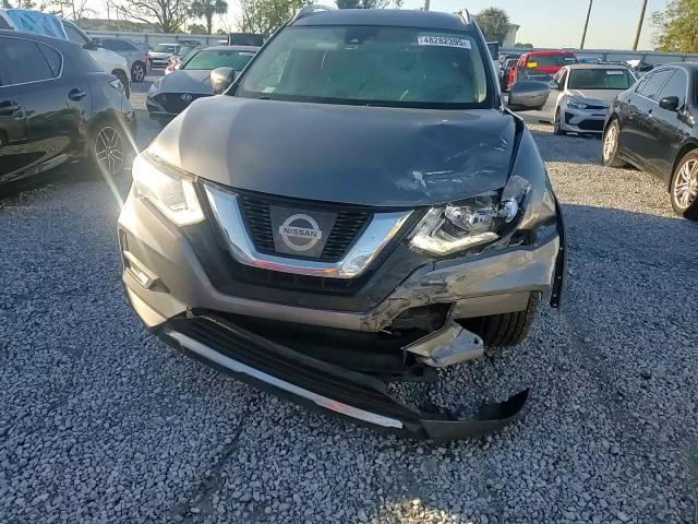 2017 Nissan Rogue - Image 11