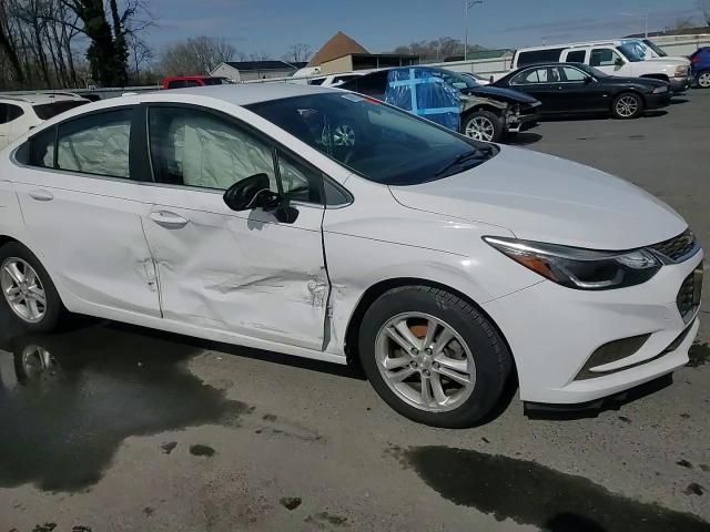 2018 Chevrolet Cruze - Image 11