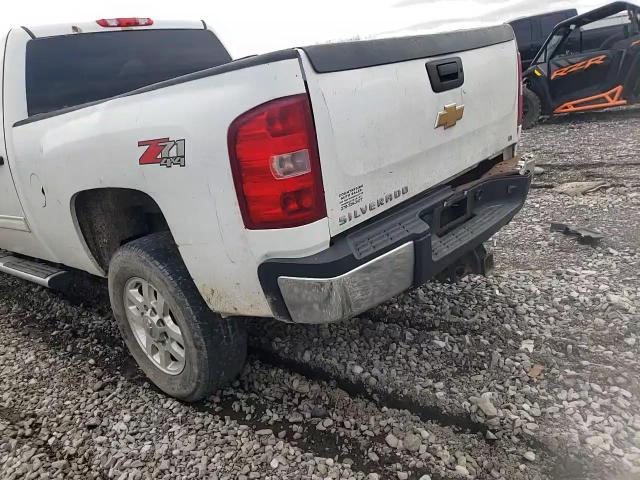 2013 Chevrolet Silverado - Image 11