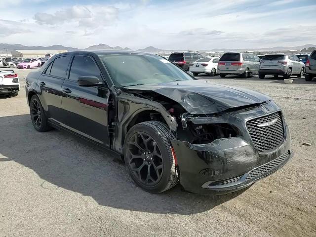 2019 Chrysler 300 - Image 10