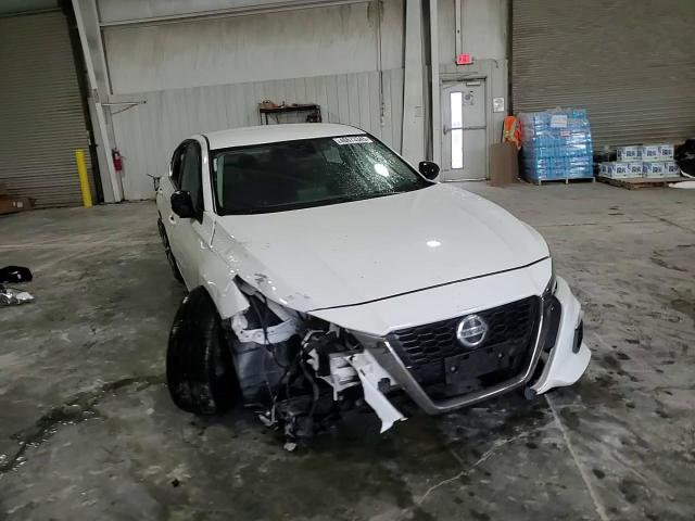 2022 Nissan Altima - Image 10