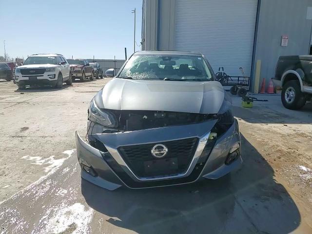 2020 Nissan Altima - Image 14