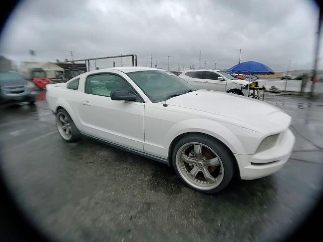 2006 Ford Mustang - Image 11