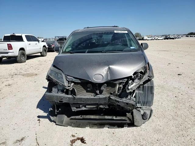 2015 Toyota Sienna - Image 12