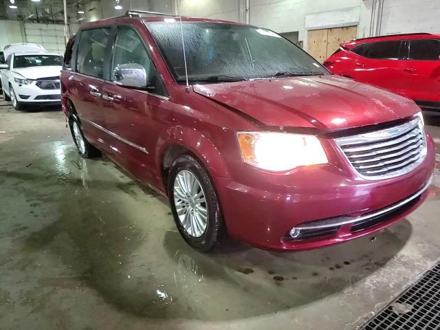 2015 Chrysler Town & Country - Image 15