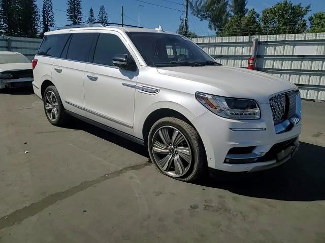 2018 Lincoln Navigator - Image 12