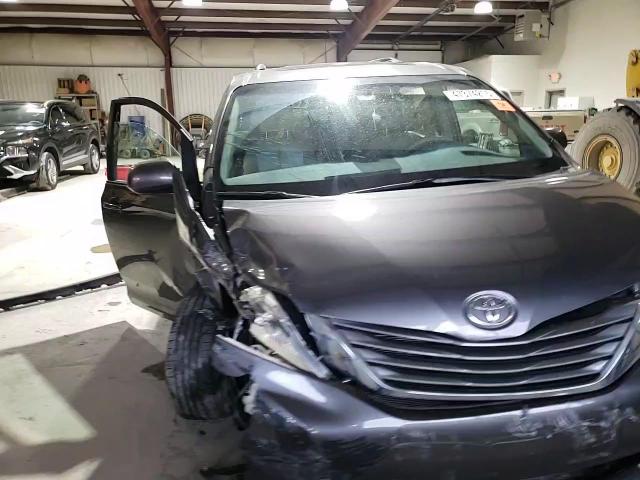 2012 Toyota Sienna - Image 11