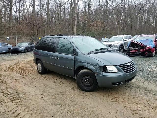 2005 Chrysler Town & Country - Image 11
