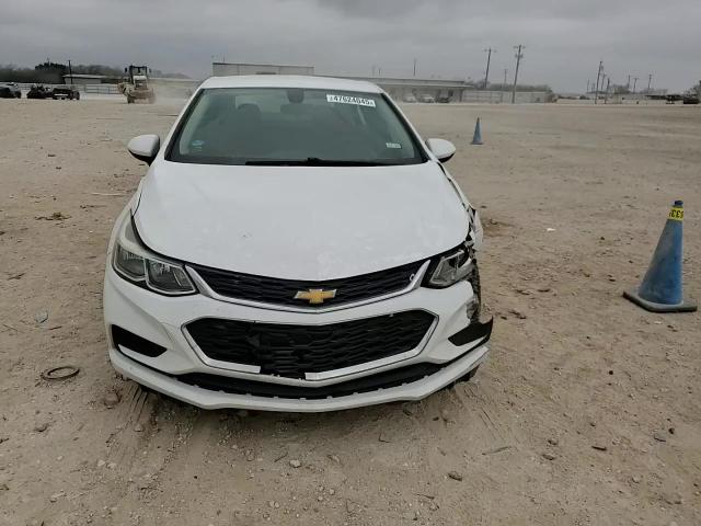 2018 Chevrolet Cruze - Image 10