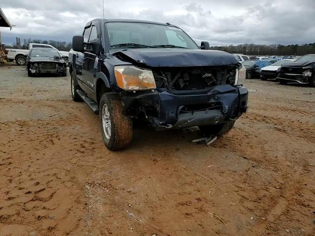 2011 Nissan Titan - Image 11