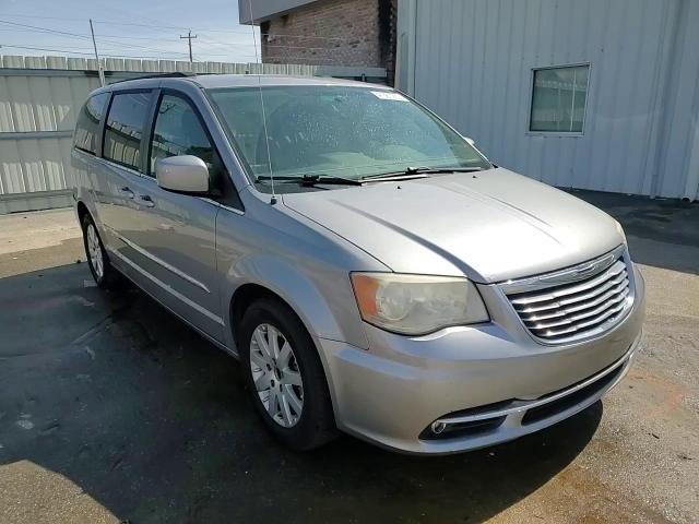 2013 Chrysler Town & Country - Image 14