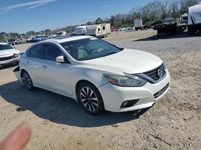 2017 Nissan Altima - Image 11