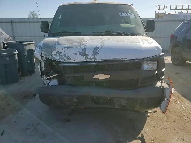 2009 Chevrolet Express - Image 11