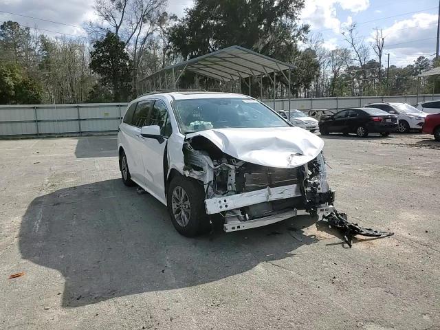 2023 Toyota Sienna - Image 11