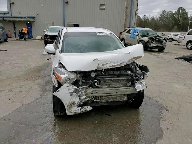 2018 Nissan Versa - Image 13