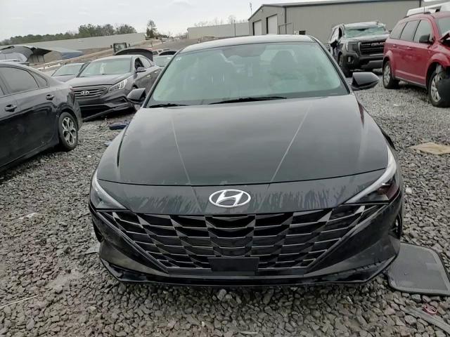 2022 Hyundai Elantra - Image 13