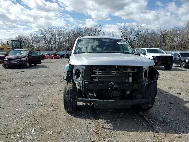 2019 Nissan Armada - Image 12