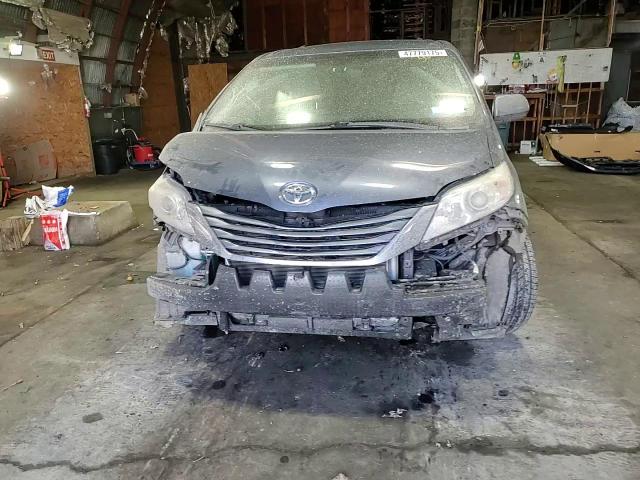 2015 Toyota Sienna - Image 12