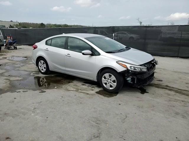 2018 Kia Forte - Image 13