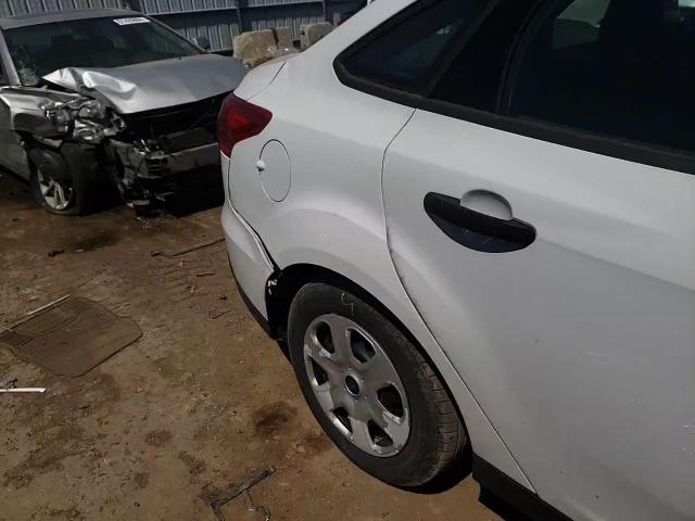 2018 Ford Focus S VIN: 1FADP3E27JL293314 Lot: 52233094