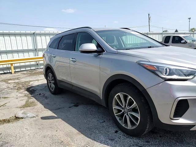 2017 Hyundai Santa Fe Se VIN: KM8SMDHF0HU239853 Lot: 53883295