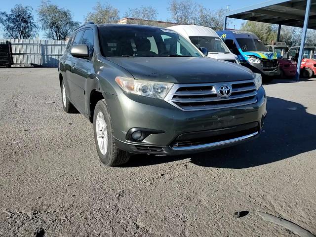 2013 Toyota Highlander Base VIN: 5TDBK3EH2DS261894 Lot: 54932635