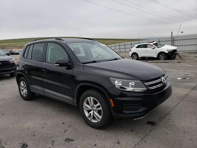 2017 Volkswagen Tiguan S VIN: WVGBV7AX7HK029621 Lot: 54790475
