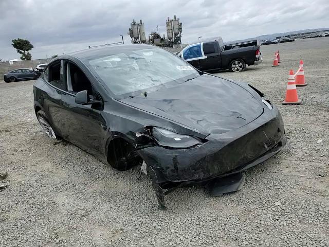 2024 Tesla Model Y VIN: 7SAYGDEE5RF084537 Lot: 54586585