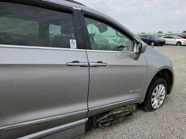 2017 Chrysler Pacifica Touring L VIN: 2C4RC1BG4HR768628 Lot: 53949855
