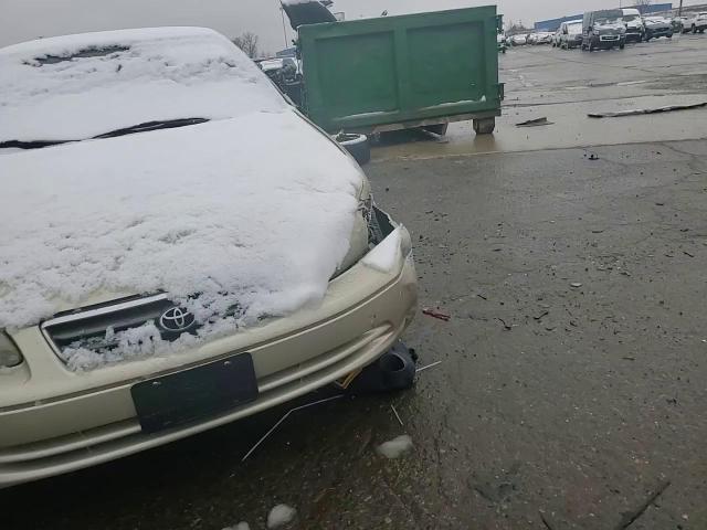 2000 Toyota Camry Le VIN: 4T1BF28K0YU937293 Lot: 52705685