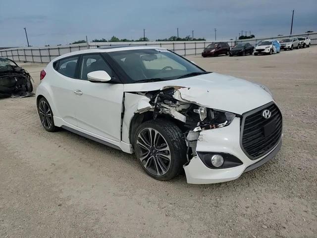 2016 Hyundai Veloster - Image 11