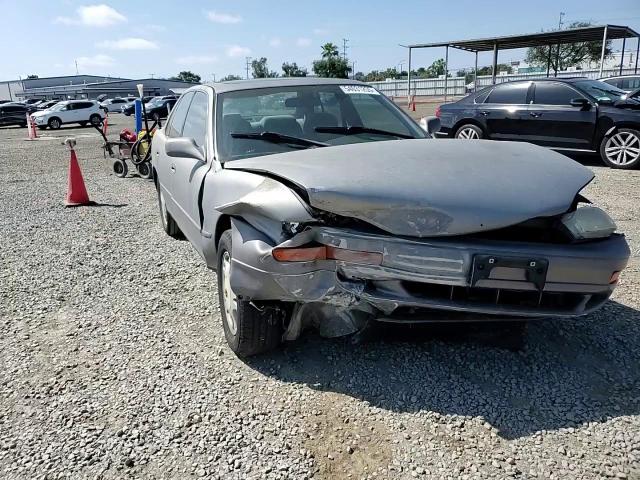 1994 Toyota Camry Le VIN: JT2GK12E6R0055565 Lot: 54031255