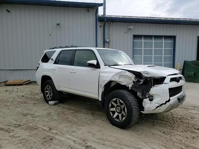 2019 Toyota 4Runner Sr5/Sr5 Premium VIN: JTEBU5JR0K5658572 Lot: 54450235