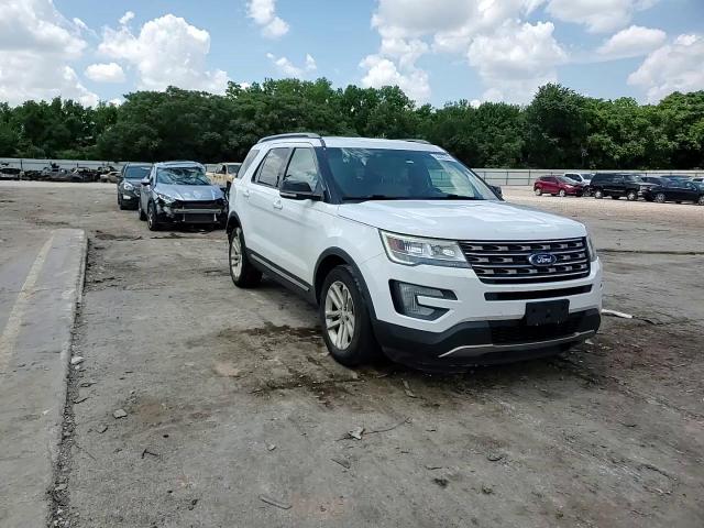 2017 Ford Explorer - Image 12